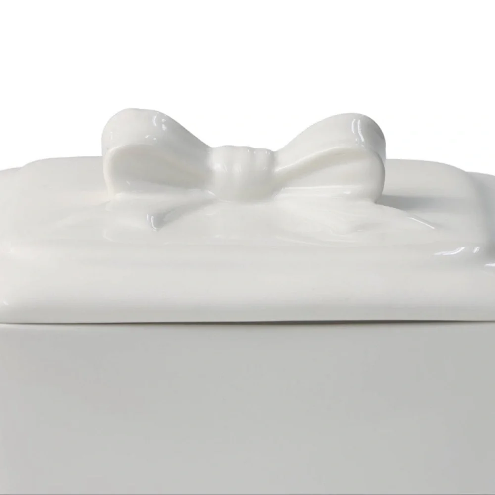 New! Target Bullseye Playground Elegant Ceramic White Bakeware w/ Bow on Lid